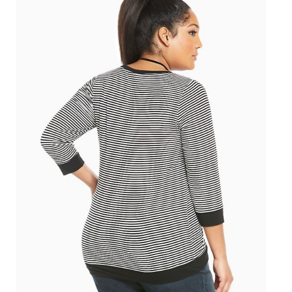 Black and white top - Picture 2 of 3